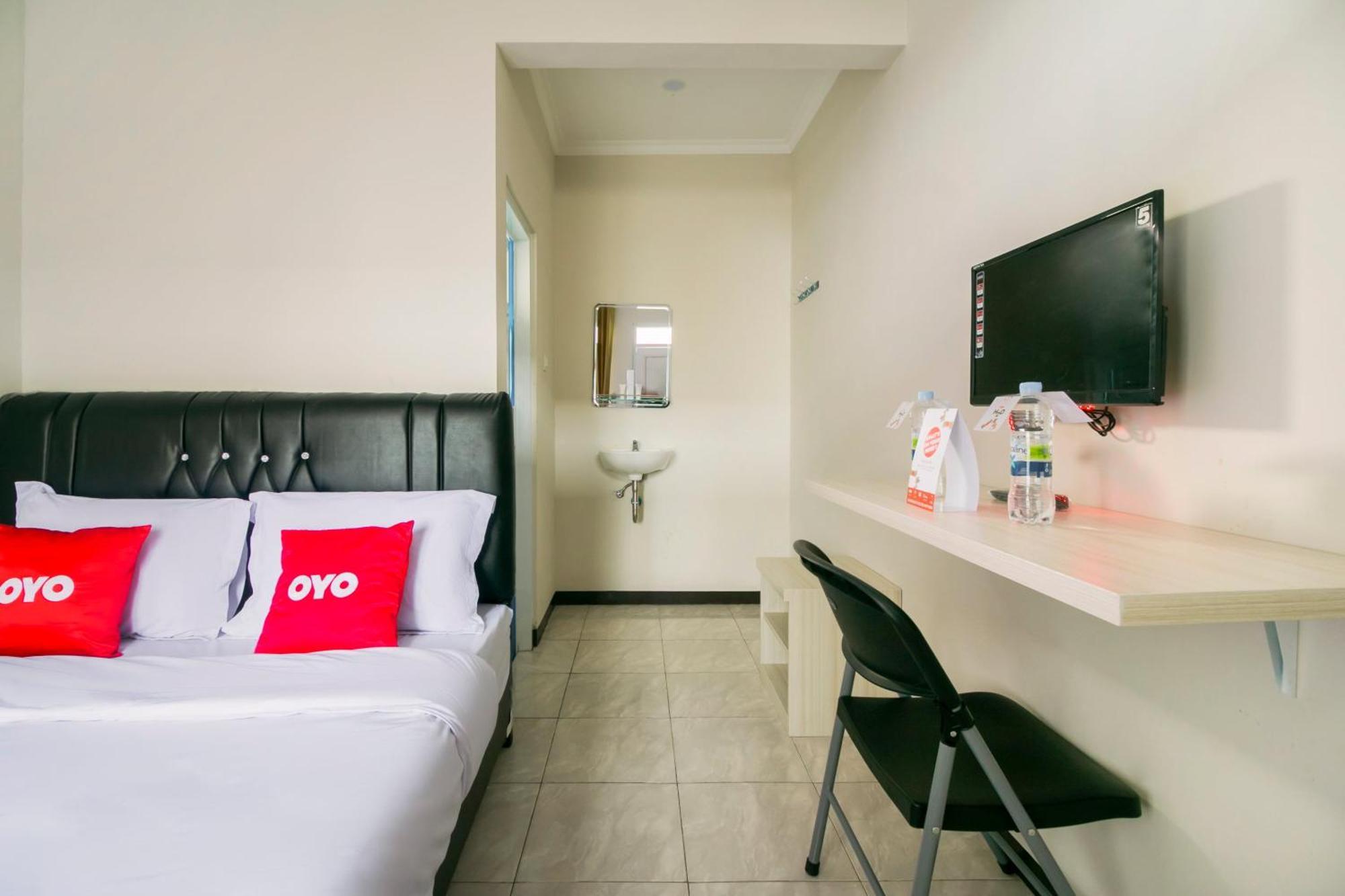 Oyo 1078 Fakhira Residence Cianjur Exterior foto
