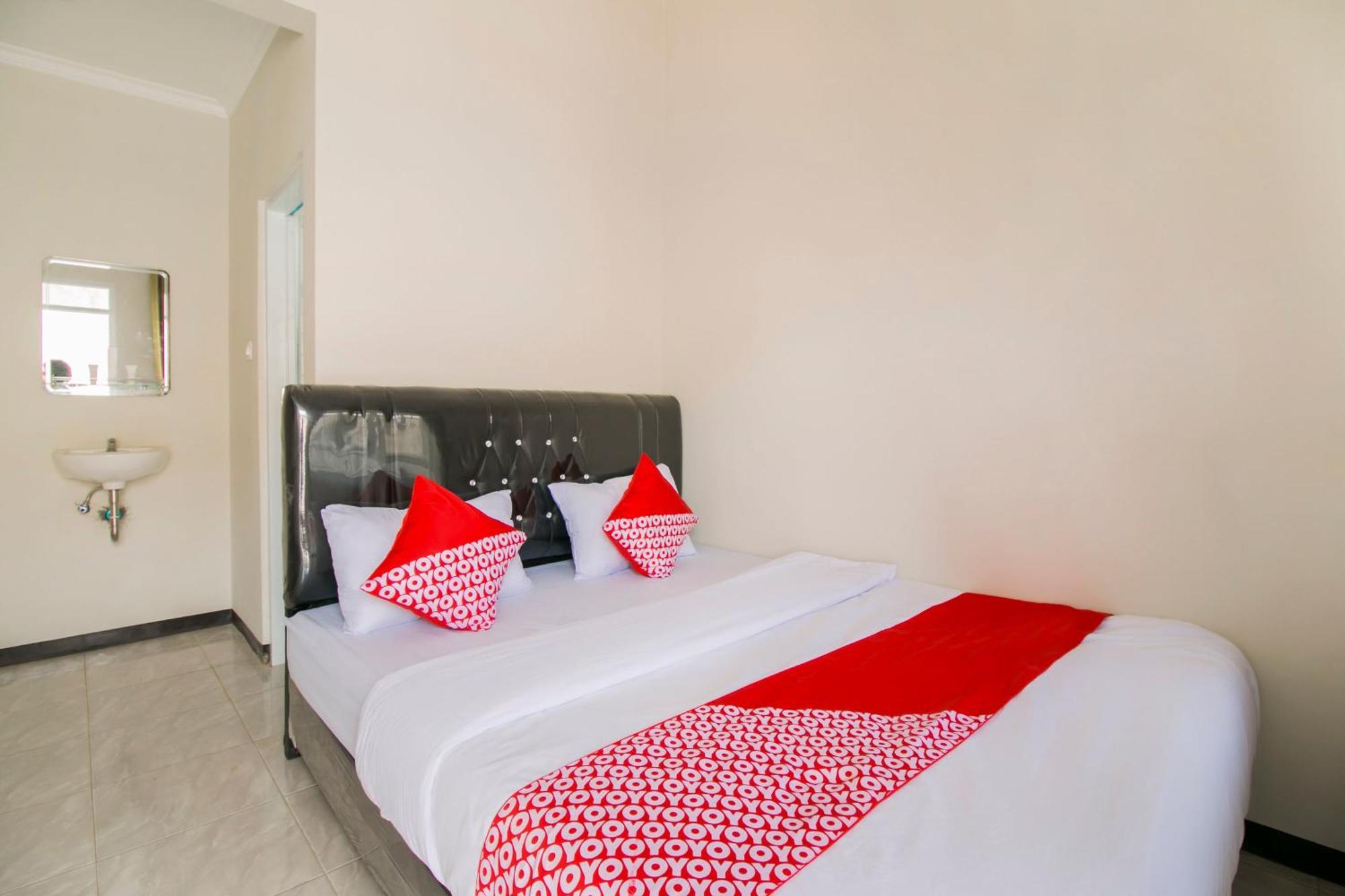 Oyo 1078 Fakhira Residence Cianjur Exterior foto